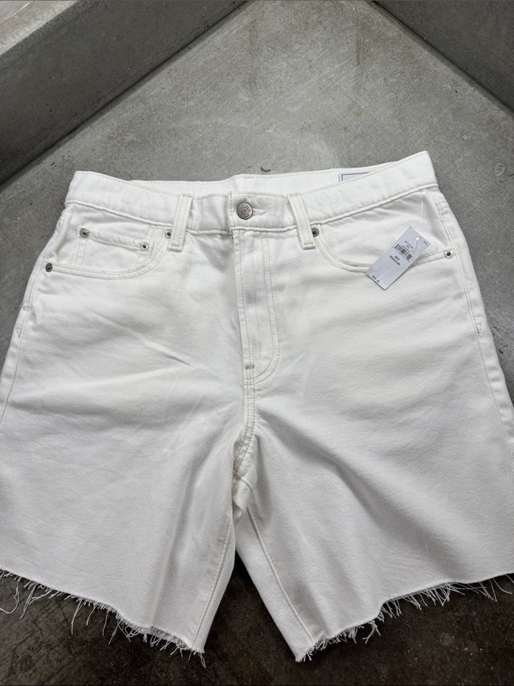 White Denim Frayed Hem Women’s Bermuda New with tag